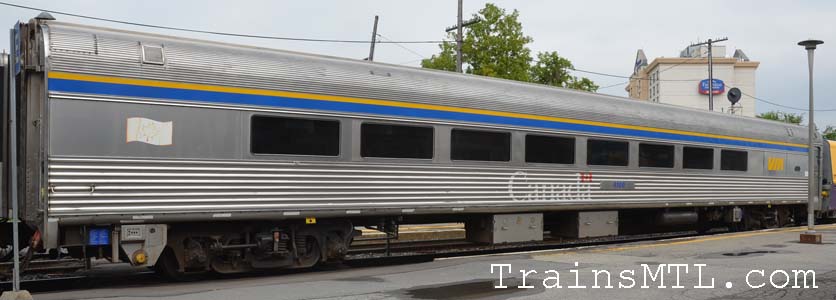 Passenger car VIA 4100 left side / Wagon de passager VIA 4100 coté gauche